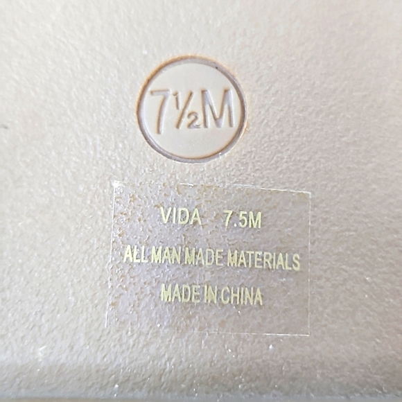 CUSHIONAIRE Vida Pink Flat Sandals Size 7.5 - Picture 6 of 7